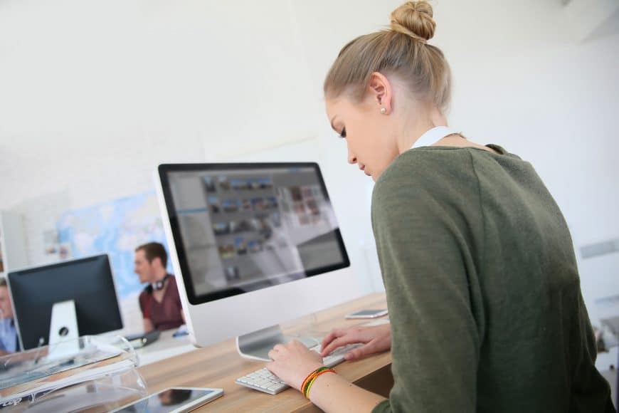 Student girl working on desktop computer e1581400380537