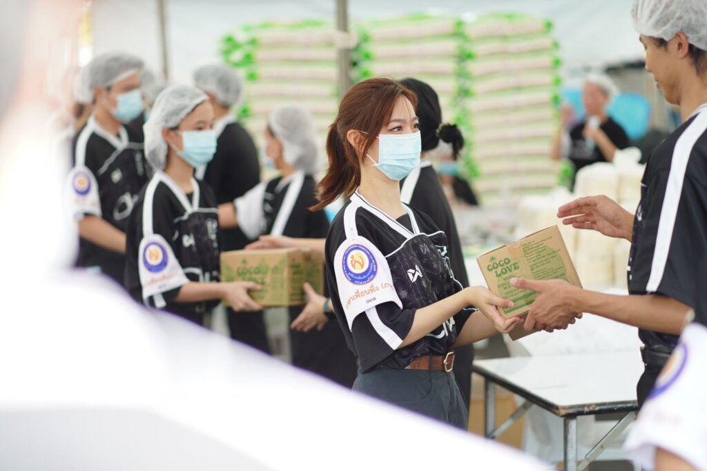 สนจ. ร่วมทำกิจกรรมจิตอาสากับโรงครัวพระราชทาน มูลนิธิอาสาเพื่อนพึ่ง (ภาฯ) ยามยา สภากาชาดไทย 4 1000273177