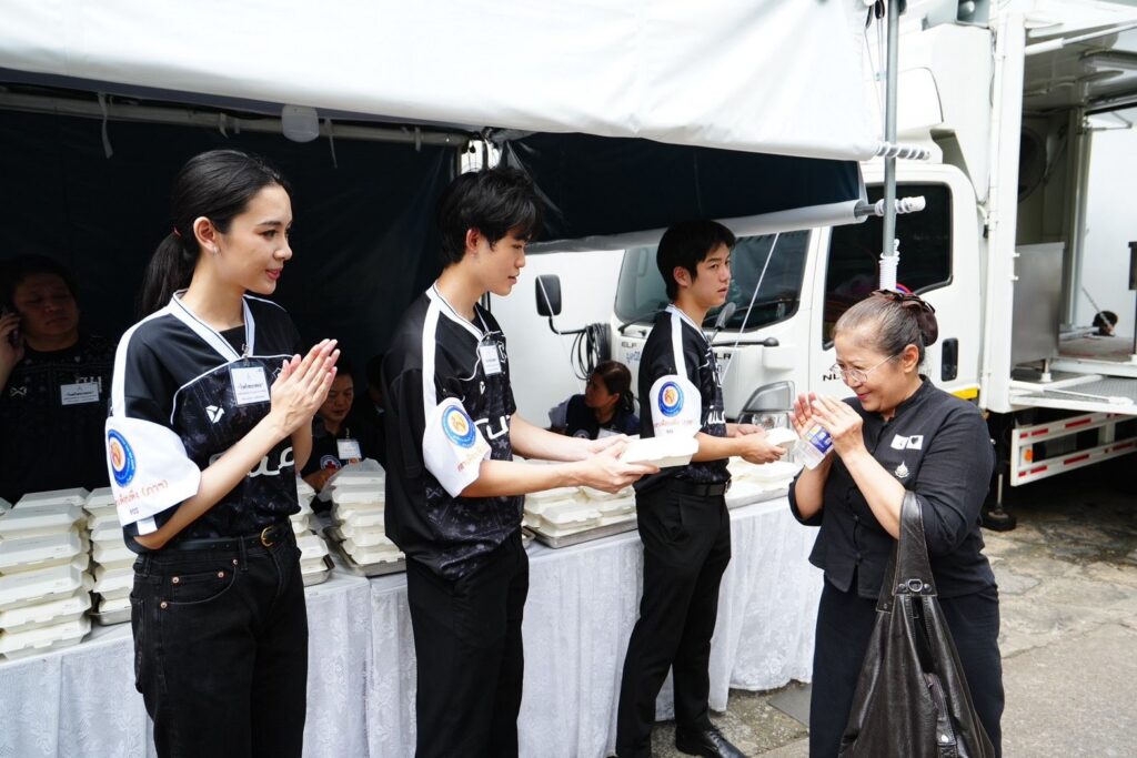 สนจ. ร่วมทำกิจกรรมจิตอาสากับโรงครัวพระราชทาน มูลนิธิอาสาเพื่อนพึ่ง (ภาฯ) ยามยา สภากาชาดไทย 8 1000273180