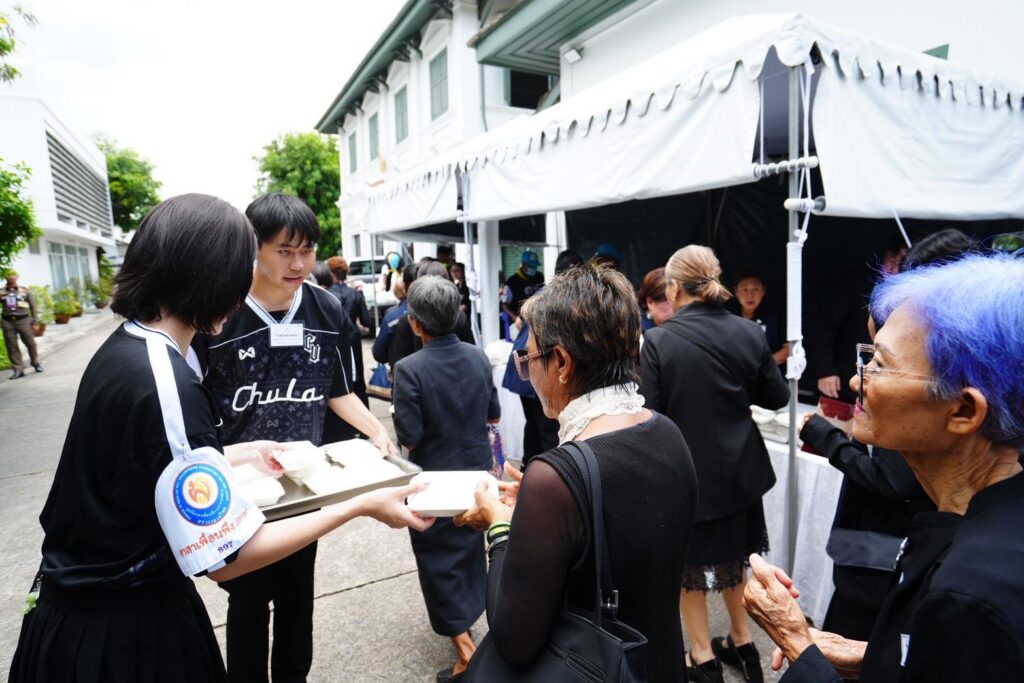 สนจ. ร่วมทำกิจกรรมจิตอาสากับโรงครัวพระราชทาน มูลนิธิอาสาเพื่อนพึ่ง (ภาฯ) ยามยา สภากาชาดไทย 5 1000273184