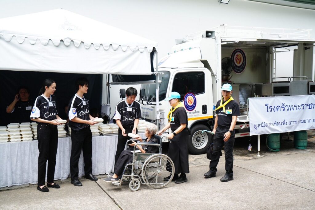 สนจ. ร่วมทำกิจกรรมจิตอาสากับโรงครัวพระราชทาน มูลนิธิอาสาเพื่อนพึ่ง (ภาฯ) ยามยา สภากาชาดไทย 14 1000273188