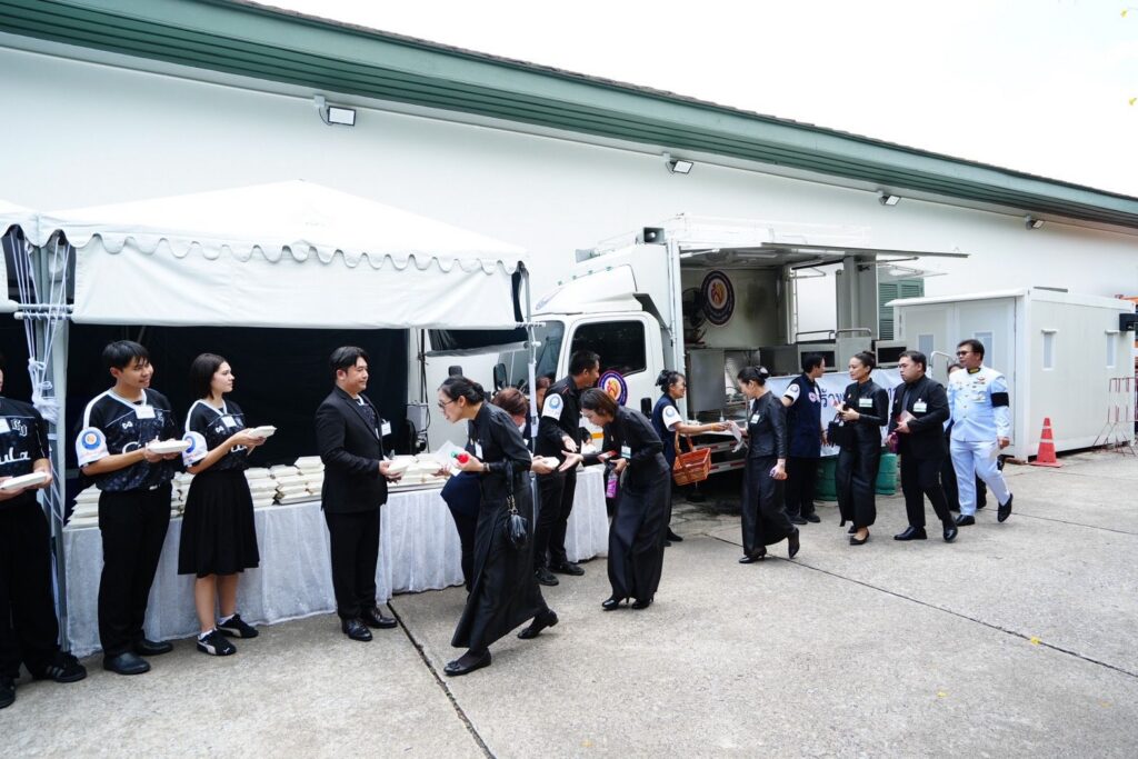 สนจ. ร่วมทำกิจกรรมจิตอาสากับโรงครัวพระราชทาน มูลนิธิอาสาเพื่อนพึ่ง (ภาฯ) ยามยา สภากาชาดไทย 13 1000273190