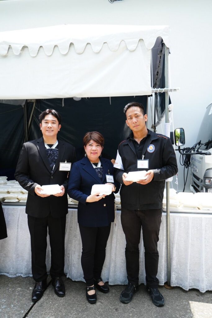 สนจ. ร่วมทำกิจกรรมจิตอาสากับโรงครัวพระราชทาน มูลนิธิอาสาเพื่อนพึ่ง (ภาฯ) ยามยา สภากาชาดไทย 12 1000273191