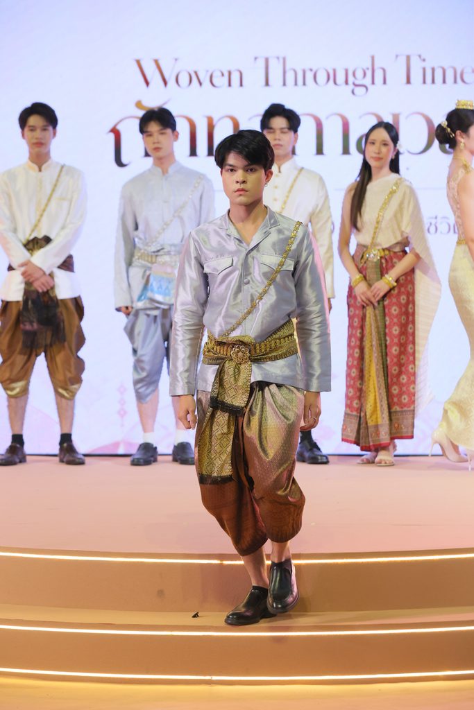 ชุดไทยใส่ได้ทุกวัน! อัพเดทเทรนด์แต่งตัวคน Gen Z 26 BR6 0459 0 683x1024 1