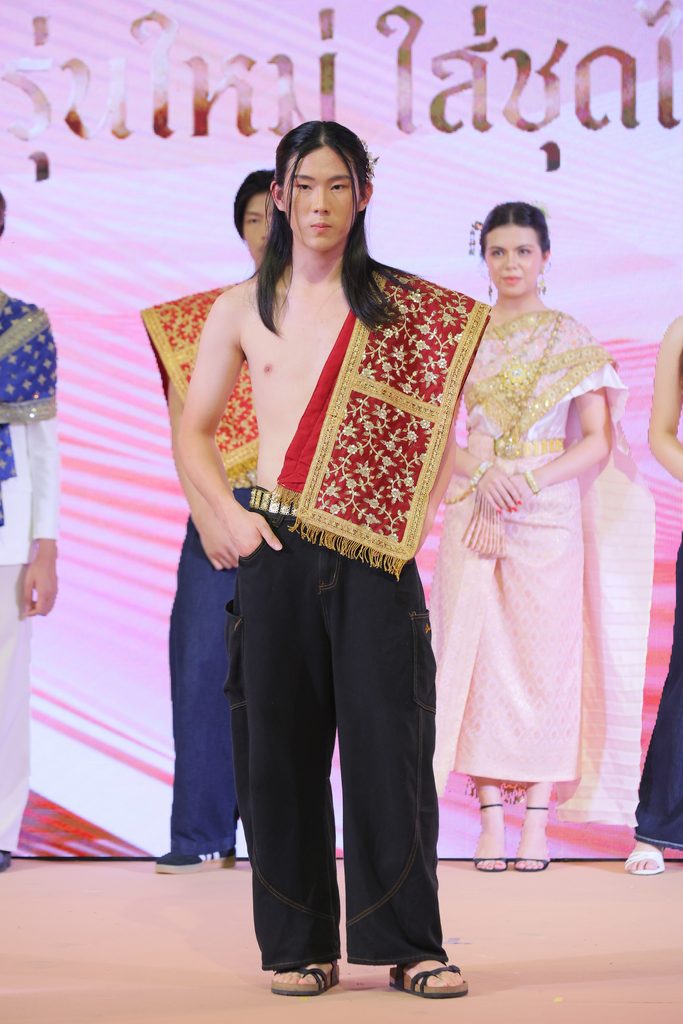 ชุดไทยใส่ได้ทุกวัน! อัพเดทเทรนด์แต่งตัวคน Gen Z 8 BR6 0723 0 683x1024 1