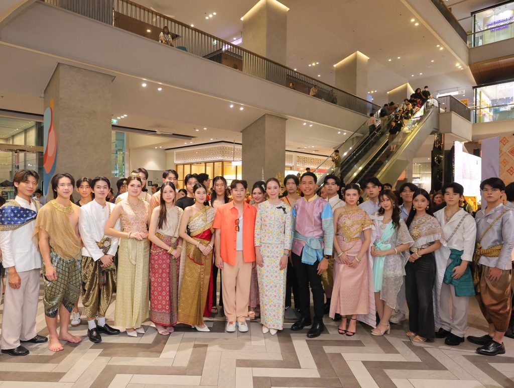ชุดไทยใส่ได้ทุกวัน! อัพเดทเทรนด์แต่งตัวคน Gen Z 32 S 161210545